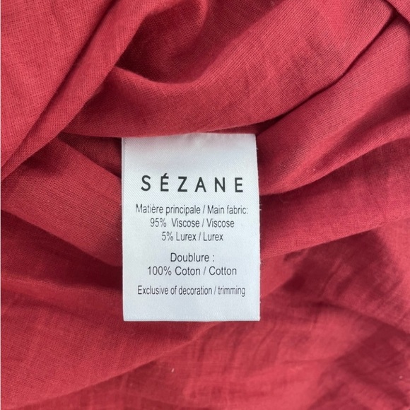 Sézane Elegant Red Dress with Gold Accents - Picture 4 of 4